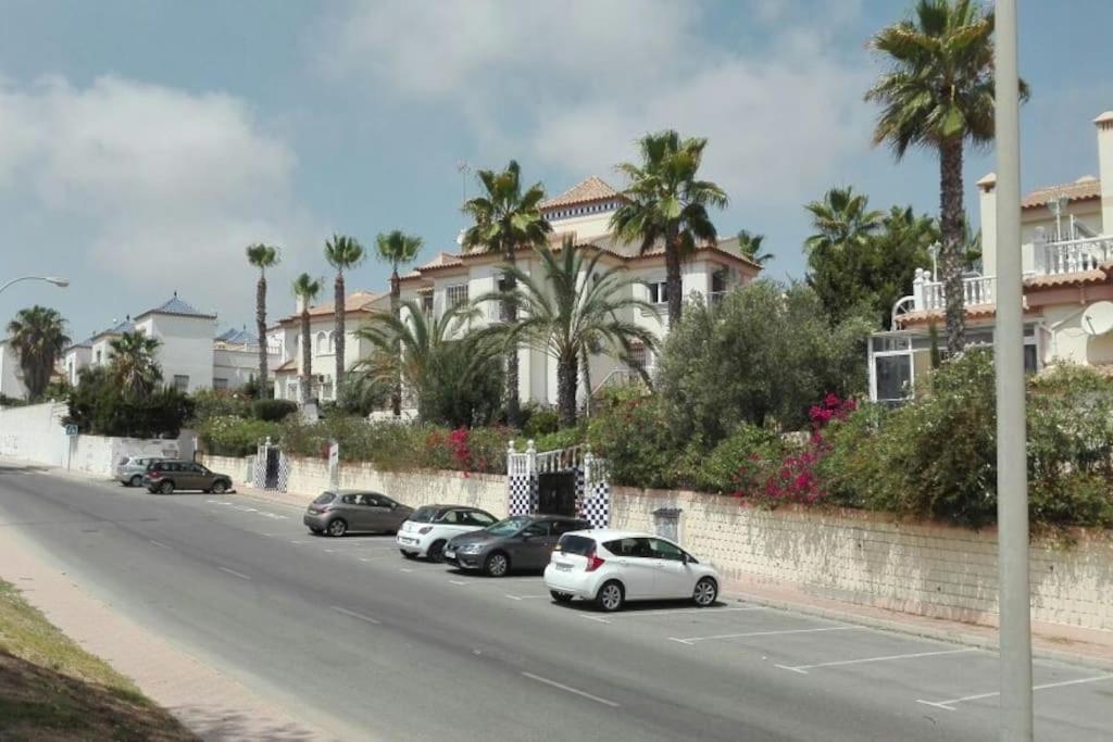 Schoenes Ruhiges Rooftop Apartment Mit Grosser Dachterrasse Τορεβιέχα Εξωτερικό φωτογραφία