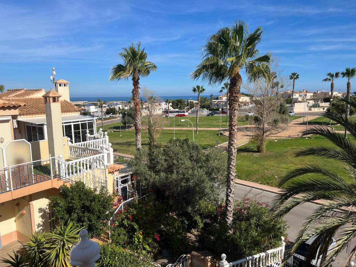 Schoenes Ruhiges Rooftop Apartment Mit Grosser Dachterrasse Τορεβιέχα Εξωτερικό φωτογραφία