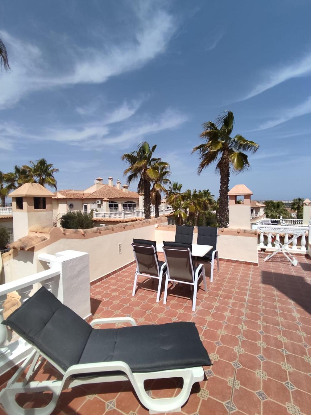 Schoenes Ruhiges Rooftop Apartment Mit Grosser Dachterrasse Τορεβιέχα Εξωτερικό φωτογραφία