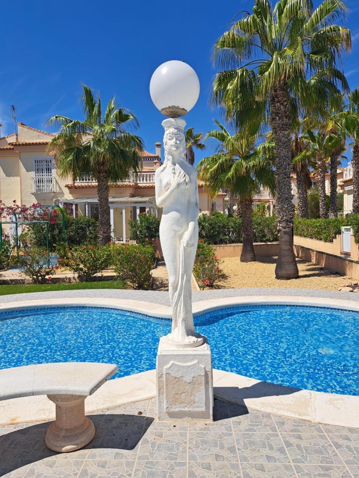 Schoenes Ruhiges Rooftop Apartment Mit Grosser Dachterrasse Τορεβιέχα Εξωτερικό φωτογραφία