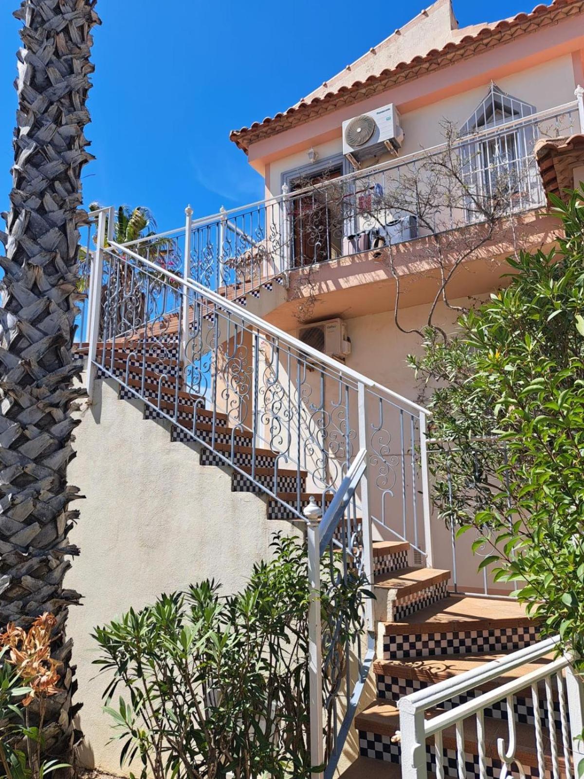 Schoenes Ruhiges Rooftop Apartment Mit Grosser Dachterrasse Τορεβιέχα Εξωτερικό φωτογραφία