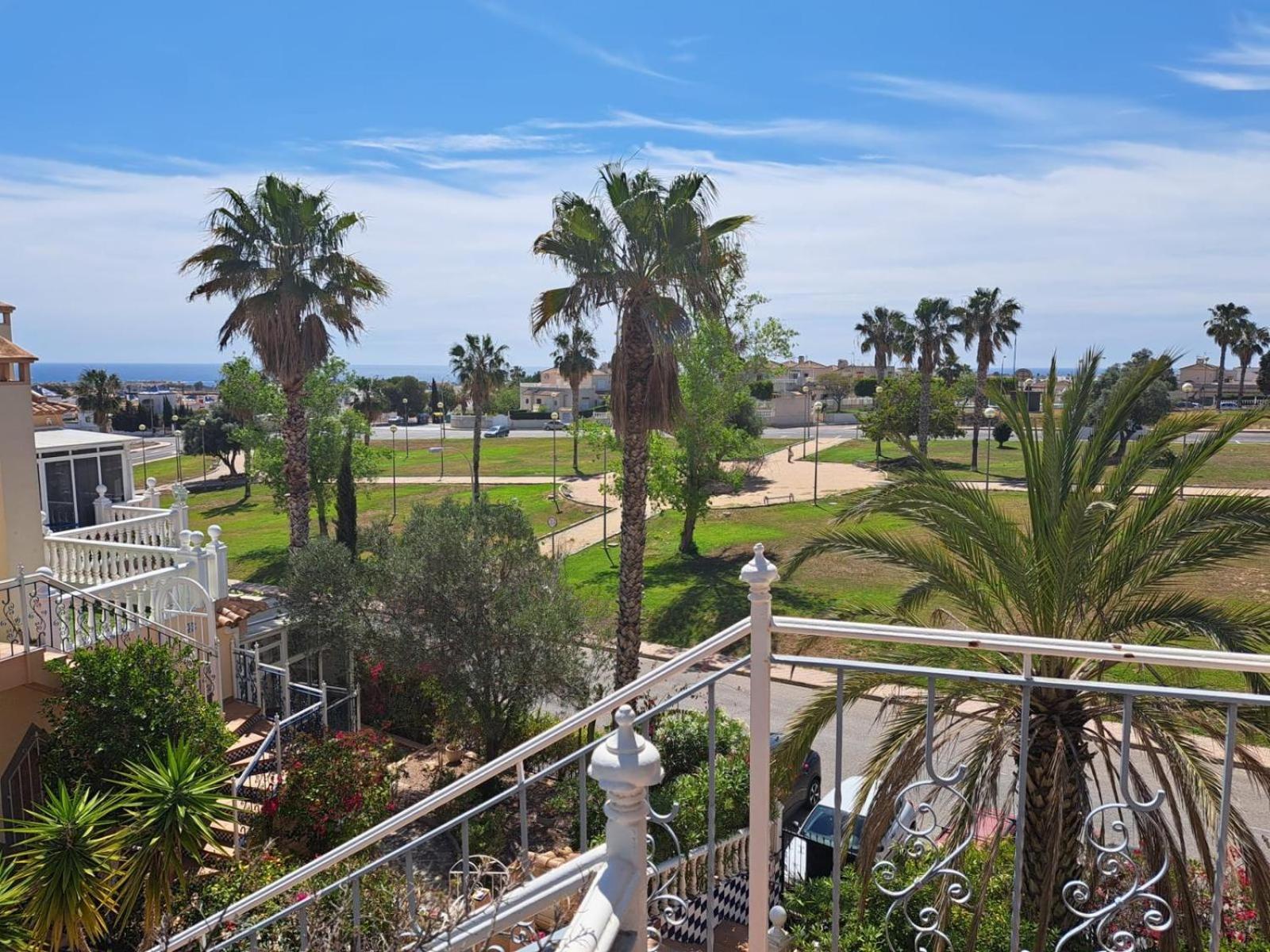 Schoenes Ruhiges Rooftop Apartment Mit Grosser Dachterrasse Τορεβιέχα Εξωτερικό φωτογραφία